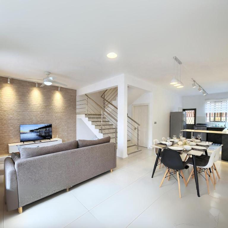 Luxury Holiday Home with private rooftop - B&B Flic en Flac
