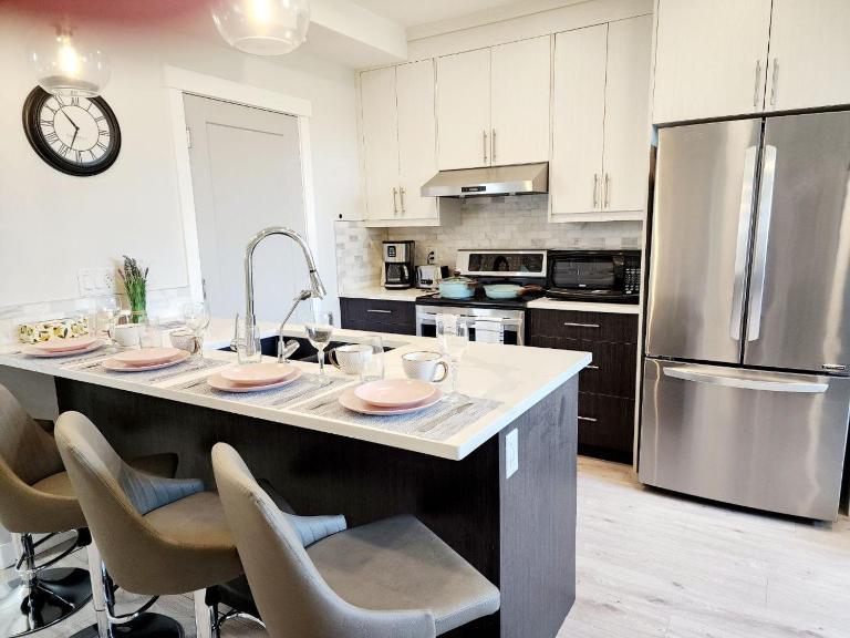 Luxury Cozy Basement Suite - B&B Leduc