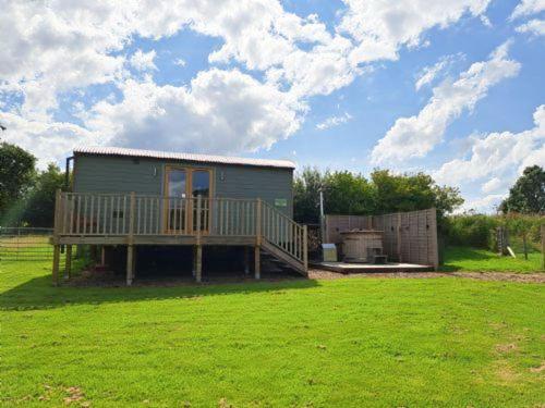 Puddleduck Hut Armathwaite with hot tub and dog agility course, perfect for a romantic break - Ferienwohnung Armathwaite