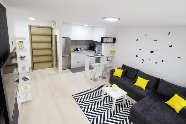 Bright Central Lux Apartment - Chambres d'hôtes Subotica