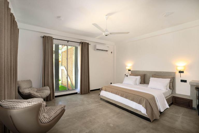 Hasthri Boutique Brown Apartment in Ahangama with pool Near Beach - B&B Ahangama