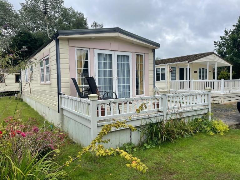 2 Bed Lodge Sleeps 5 - Pet Friendly WiFi Parking - Ferienwohnung Skegness