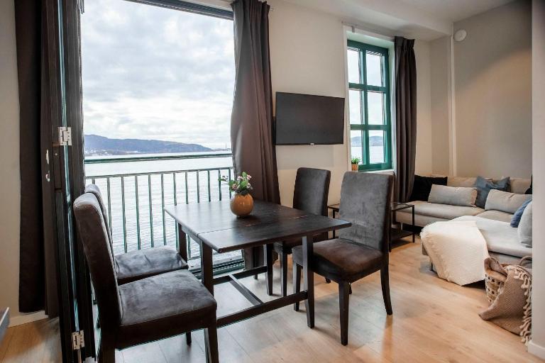 Beautiful Harbour Apartment With French Balcony - B&B Bergen