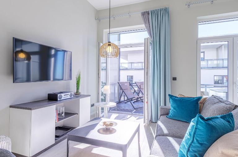 Admiralssuite - Exklusive 5-Sterne-Ferienwohnung mit Westbalkon in der Seefahrtsschule Wustrow - Chambres d'hôtes Ostseebad Wustrow