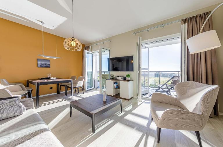 Dünenlounge - 5 Sterne Ferienwohnung mit West-Balkon und fantastischem Blick über den Deich - Ferienwohnung Ostseebad Wustrow
