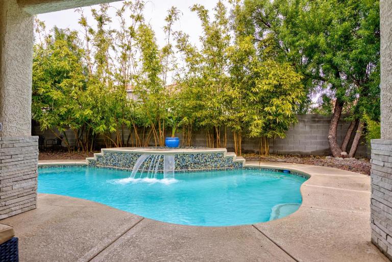 House in Vegas with Heated Pool - B&B Las Vegas
