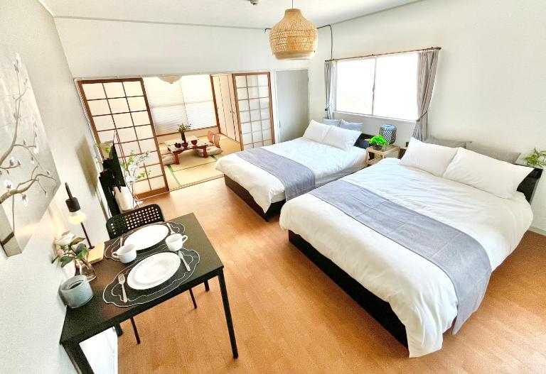 OMOTENASHI STAY OSAKA 41m2 1LDK 十三駅徒歩1分 梅田2分 神戸京都アクセス良好 和室のある家 - B&B Osaka