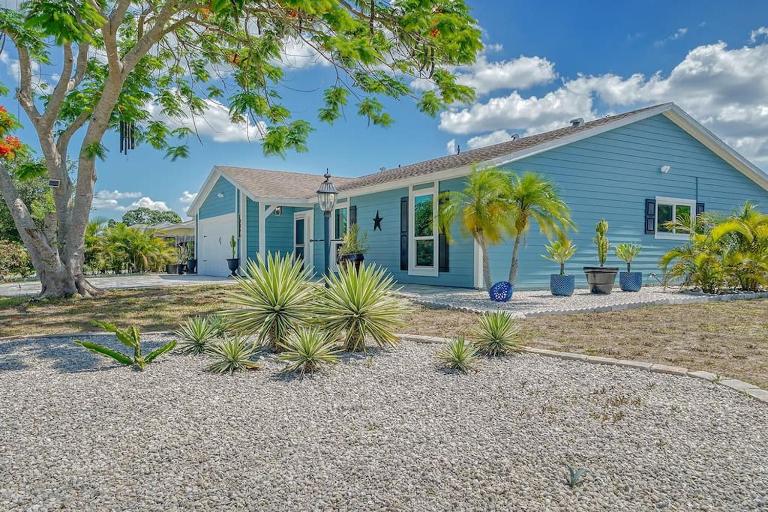 Beautiful Home - Oasis Backyard with Heat Pool - B&B Sarasota