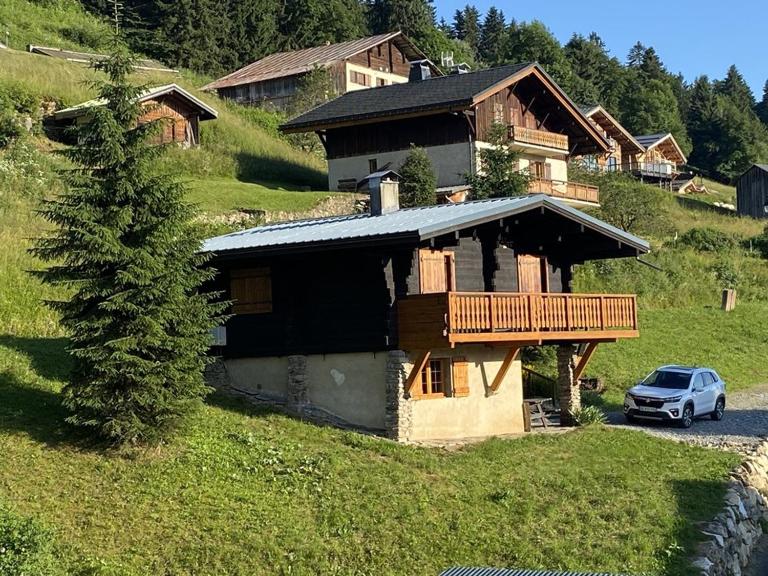Chalet cosy à Crest-Voland – 6 personnes, cuisine équipée, salon TV, proche pistes et nature - FR-1-733-154 - B&B Crest-Voland