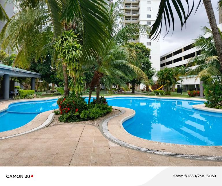 Hermoso departamento 91 MT2, PISCINA GRANDE y lindas áreas comunes - Chambres d'hôtes Santa Cruz de la Sierra