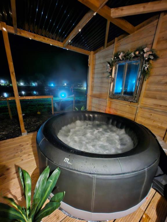 Pond residence Pine 2ppl Adults only - Bed and Breakfast Rathdowney