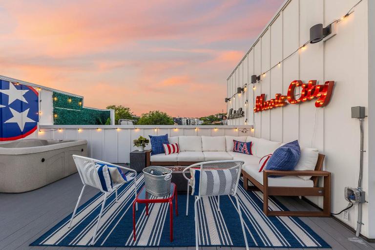 The Bluebell - Rooftop Lounge with Hot Tub - B&B Nashville