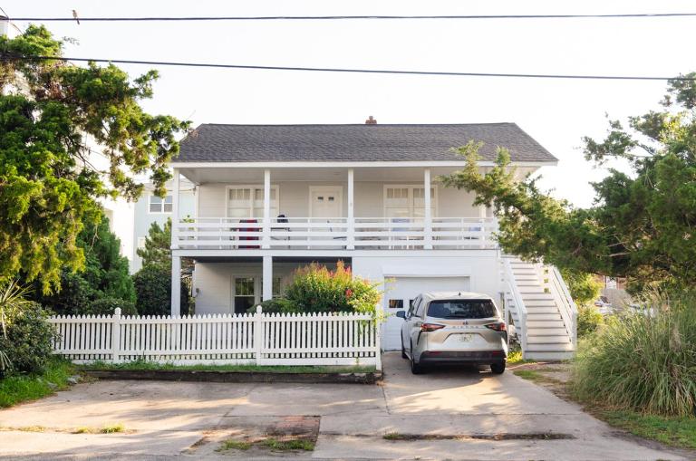 Craft Upper Unit by Bryant Real Estate - Bed and Breakfast Wrightsville Beach