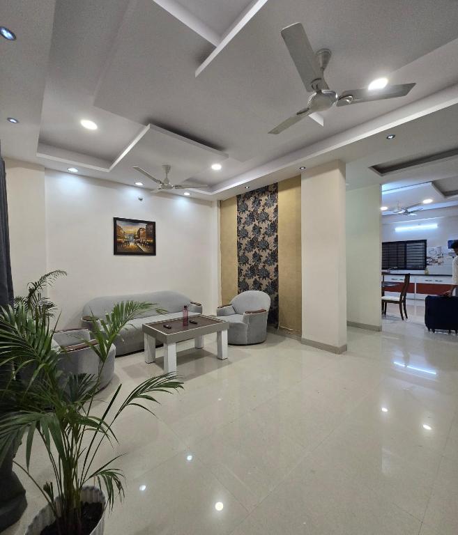Satyabhama HomeStay-Pearl-Luxury two BHK Appartment - B&B Indore