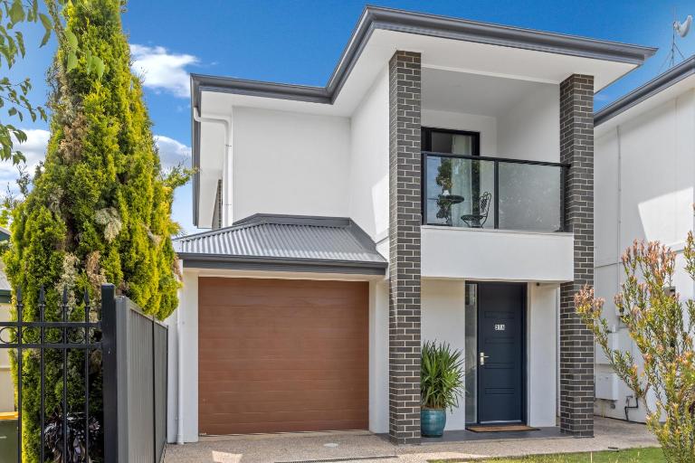 Entire 2 storey home in Tranmere - B&B Campbelltown