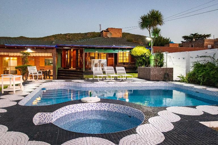 Casa con pileta exclusiva a 3 cuadras de la costanera Villa Carlos Paz IG alquilervillacarlospaz - Chambres d'hôtes Villa Carlos Paz