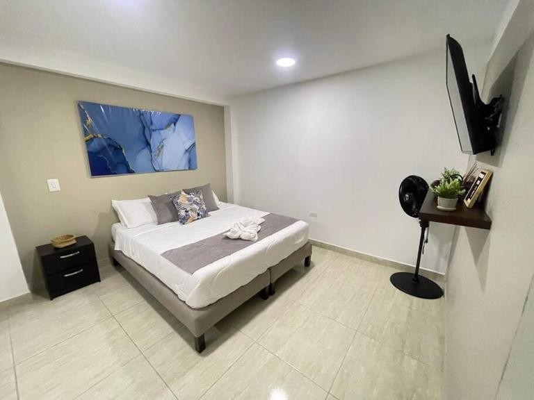 Castellana 201-Apartaestudio en la Castellana con espacio trabajo - B&B Armenia