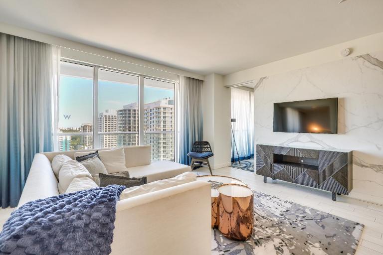 Walk to Beach & Dining! Luxe Fort Lauderdale Condo - Ferienwohnung Fort Lauderdale