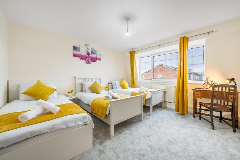 Wilkinsons Home-Free parking, Perfect For Contractors & Weekend getaways, Near London City Airport & Excel - B&B Londres