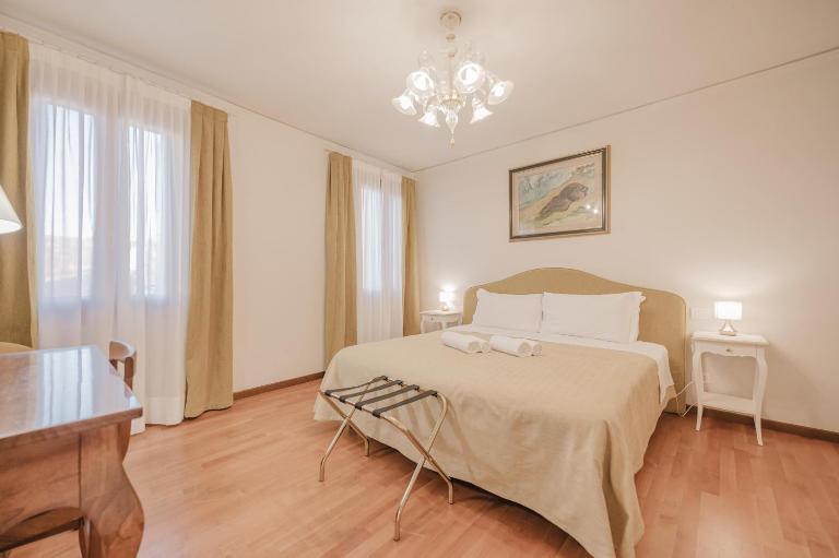 Santo Stefano Palace - B&B Venecia
