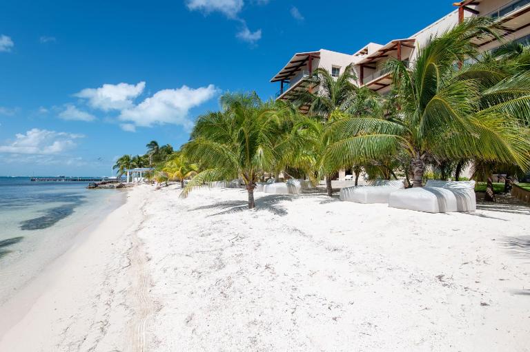 Artila Beach Condos, Isla Mujeres - B&B Isla Mujeres