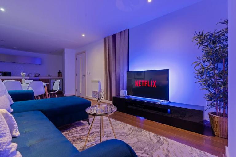 Birmingham City Centre, Free Parking, Excellent Location, Sleeps 6, Long Stay Offers - Bed and Breakfast Birmingham