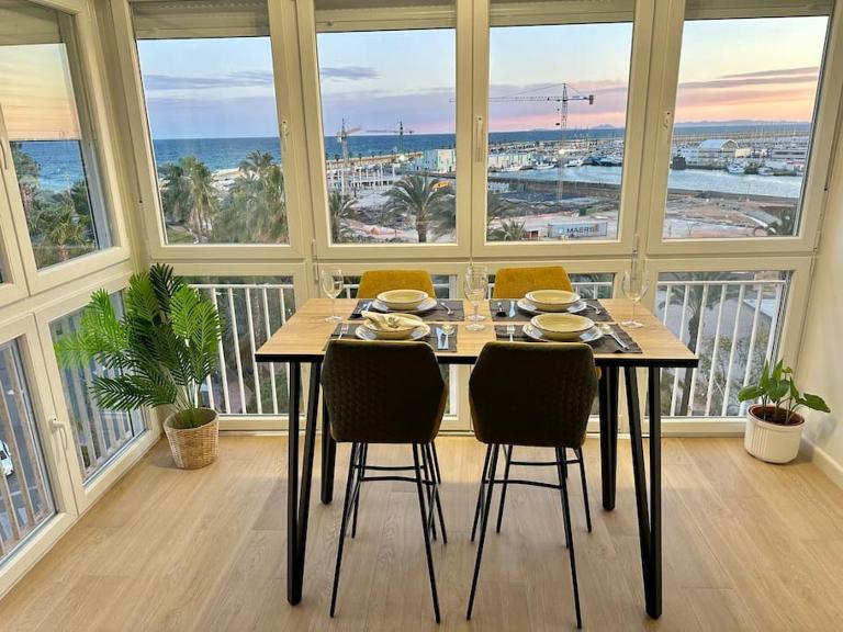 Cozy apartment with port view - Ferienwohnung Torrevieja