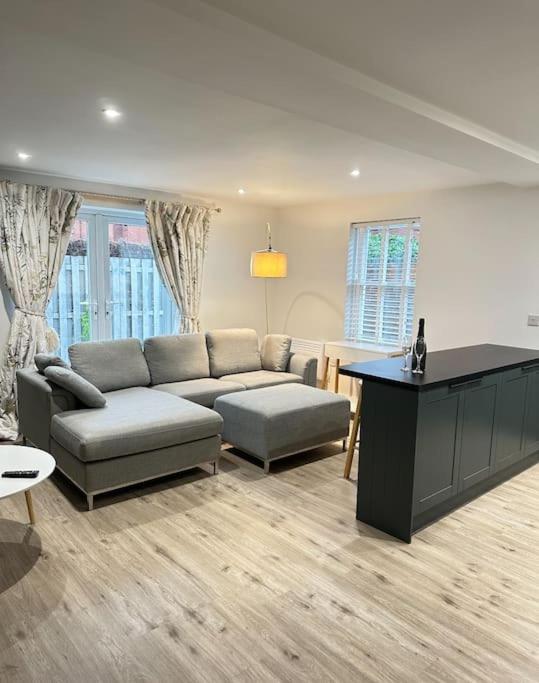 Gorgeous 2 bed apartment with free parking near, Sefton Park, Palm House, Lark Lane, Liverpool and Everton football clubs - B&B Liverpool