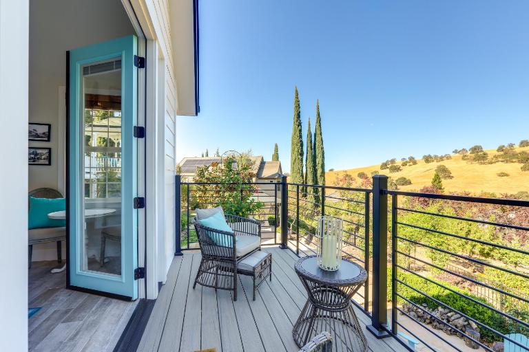 Steps to Sutter Creek: Chic Wine Country Cottage - B&B Sutter Creek