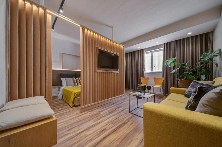 Stylish Apartment, Steps Away From The Sea in St Julians - B&B San Julián