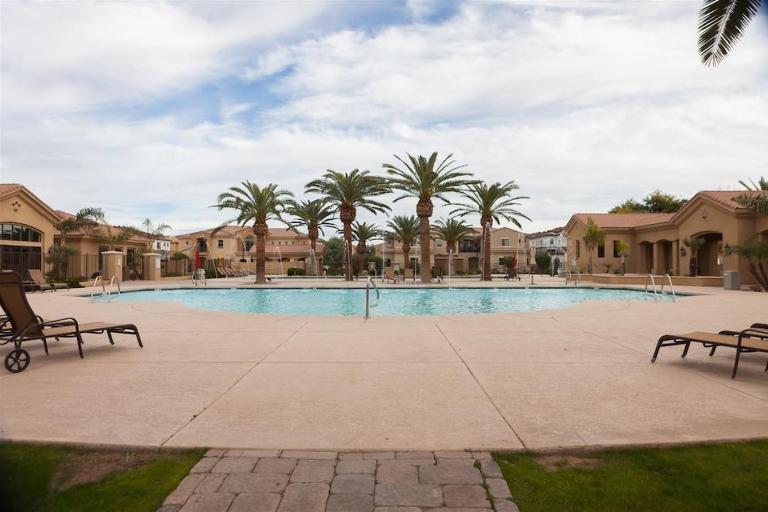 Gated townhouse with 2 suites, heated pool, hot tub - Chambres d'hôtes Mesa