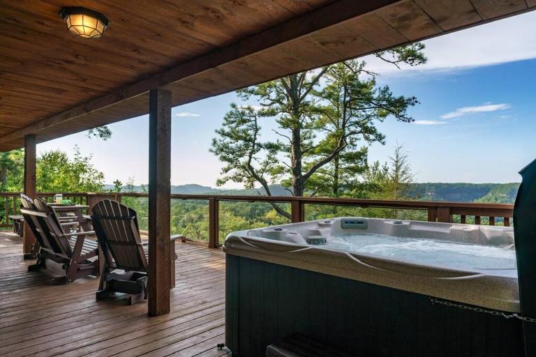 Cliffside Family Retreat with View - Bed and Breakfast Pine Ridge