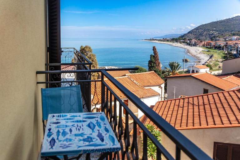 La casa di Gloria, 100m dal mare, vicino Cefalù - Chambres d'hôtes Castel di Tusa