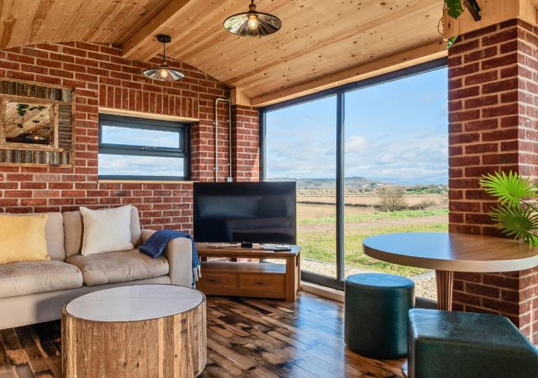 Brick Barn - Luxury Barn Conversion by River Avon - Bed and Breakfast Cropthorne