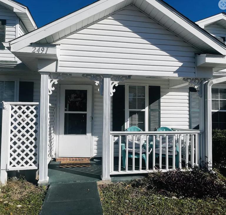 Charming 2 bdr 1 bath home fenced byard N Pensacola Pet Friendly Close to bases - Ferienwohnung Pensacola