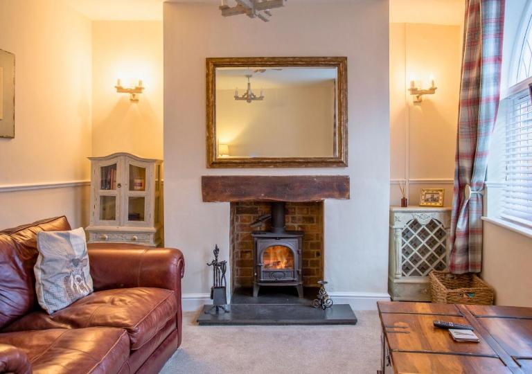 Charming 2 Bed House in Tewkesbury Centre - Bed and Breakfast Tewkesbury