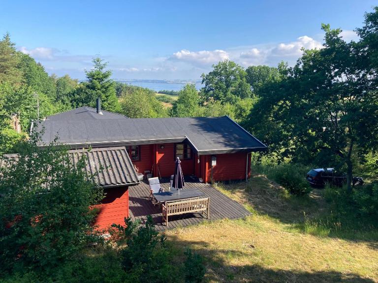 Cozy Holiday House Close To The Beach On Mols - B&B Knebel