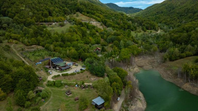 PENSIUNEA IZVORUL BUCURIEI - B&B Ceraşu