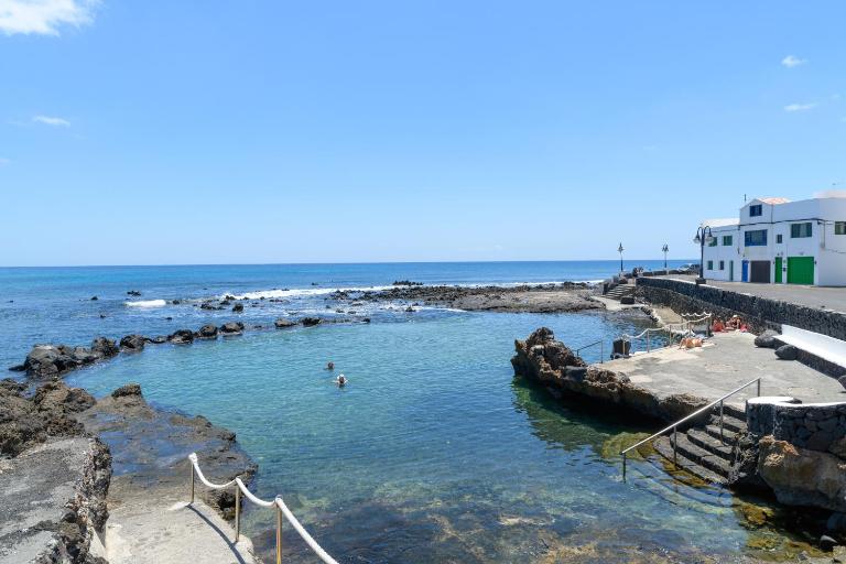 Costa Jameos Oceanfront-Lava Pools - Bed and Breakfast Punta Mujeres
