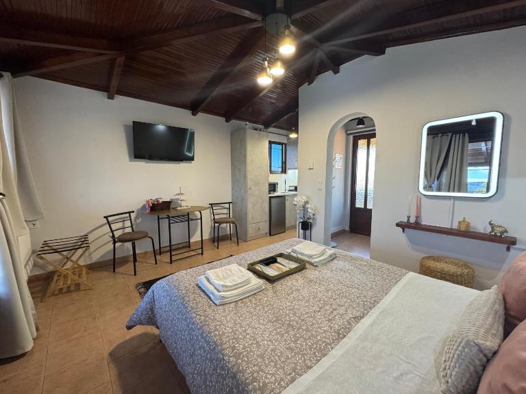Takis' Attic - B&B Ágios Ilías