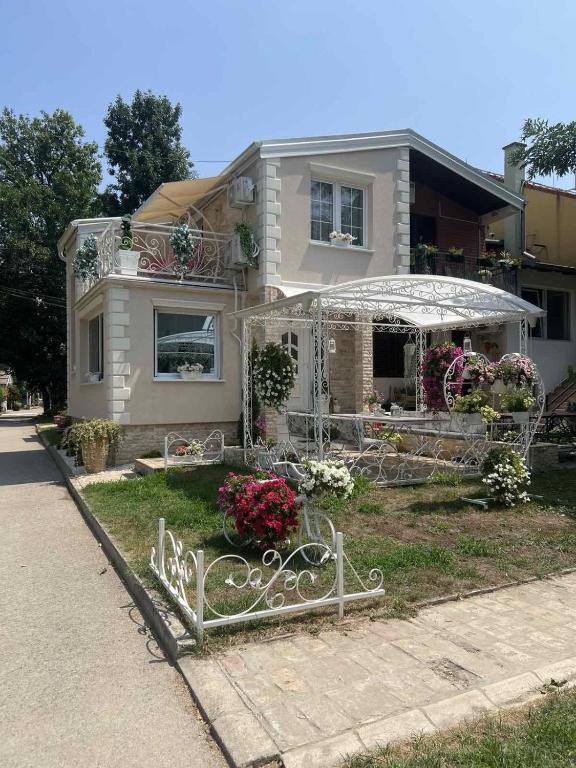 Vila Romansa - Bed and Breakfast Novi Sad