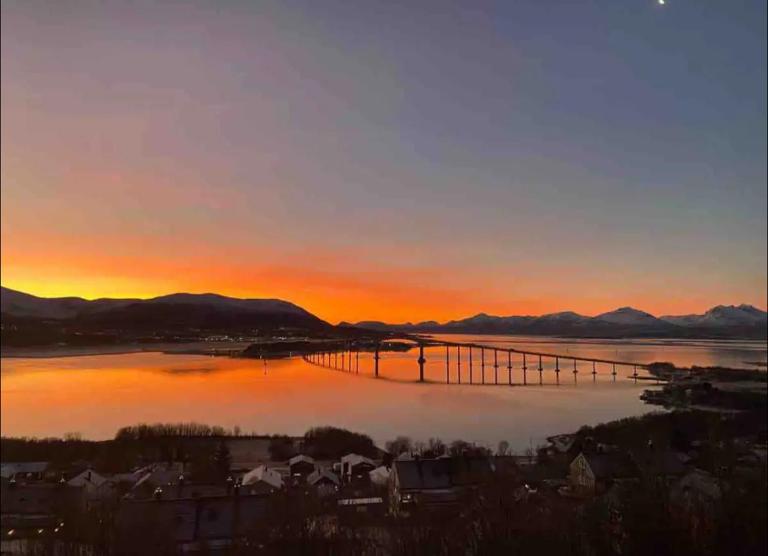 Vakker og romslig leilighet på Kvaløysletta - B&B Tromsø
