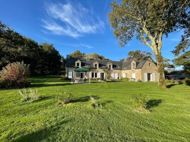Villa, piscine 3 ha 12à15 personnes - B&B Crach