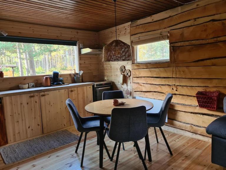 Stuga Solros - B&B Gräsmark