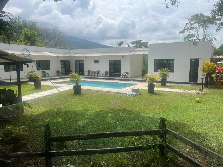 El Tesoro - Bed and Breakfast Guaduas