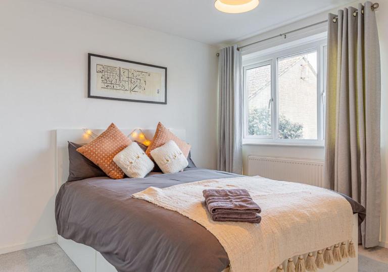 Modern 2 BD w/ Garden in the Heart of Tetbury! - Chambres d'hôtes Tetbury