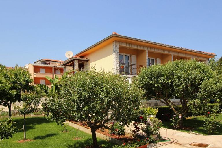 Apartments Nevenka K. - B&B Čižići