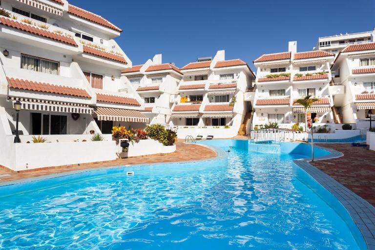 Home2Book Vibrant Las Américas Apt, Pool Retreat - B&B Arona