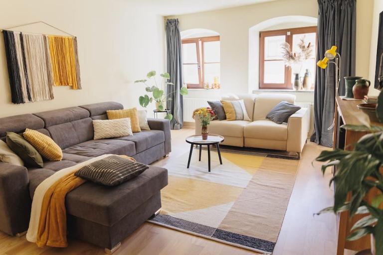 Beautiful apartment old town Arkadenhof - B&B Löbau
