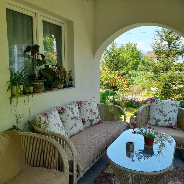 Green Paradise Villa - Chambres d'hôtes Pejë